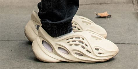 yeezy foam baratas